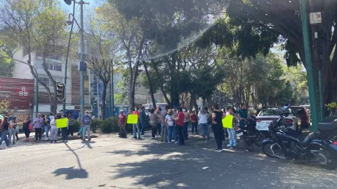 Bloquean Miguel Ángel de Quevedo en CDMX por falta de agua desde hace dos meses