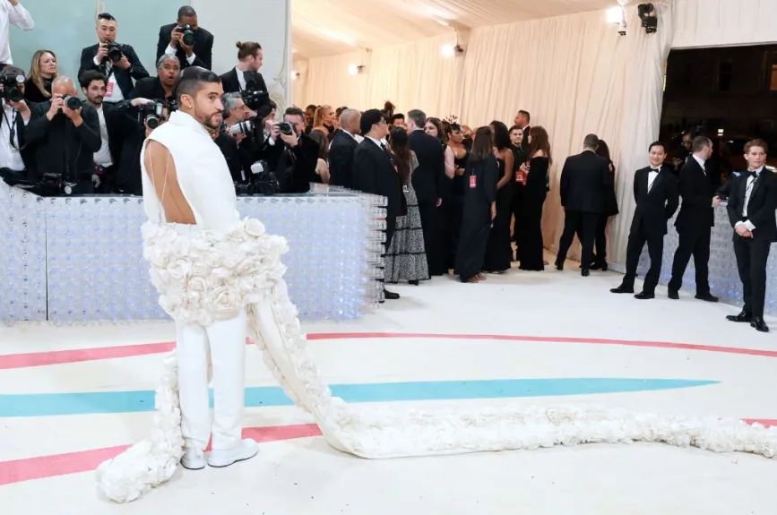 Bad Bunny vestuario.jpg