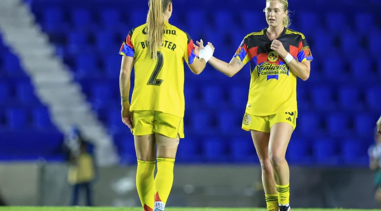 Jordan Brewster y Annie Karich con América