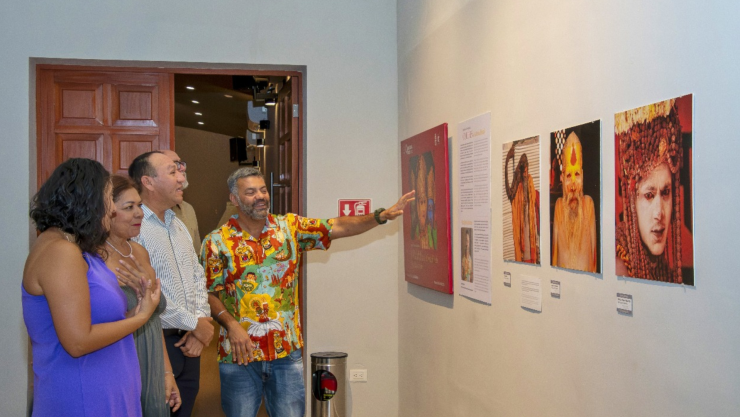 Cozumel_ Inauguran exposición fotográfica “Colores del Alma Hindú” de Ranjith Krishnan.jpg