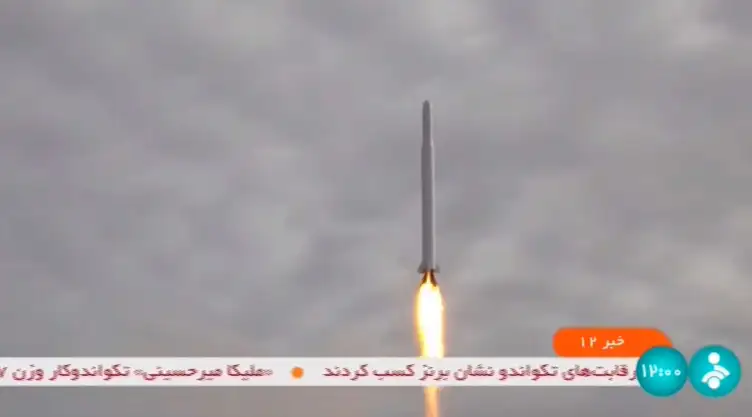 Lanzamiento para poner en órbita al satélite Noor-3 de Irán