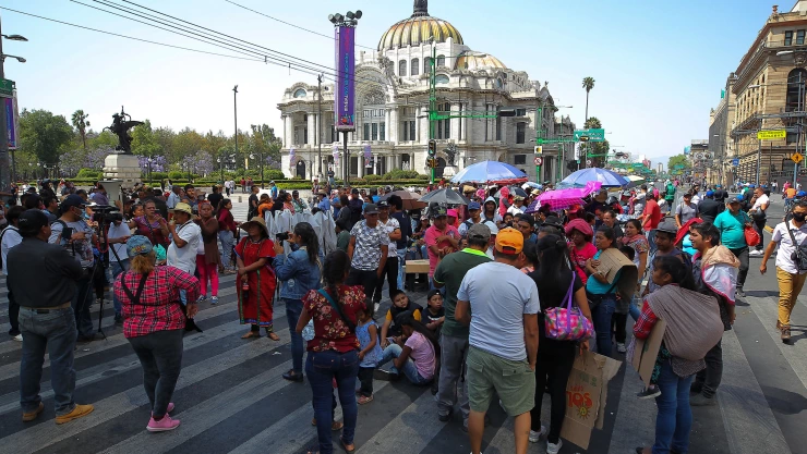 Protestan comerciantes por apoyos