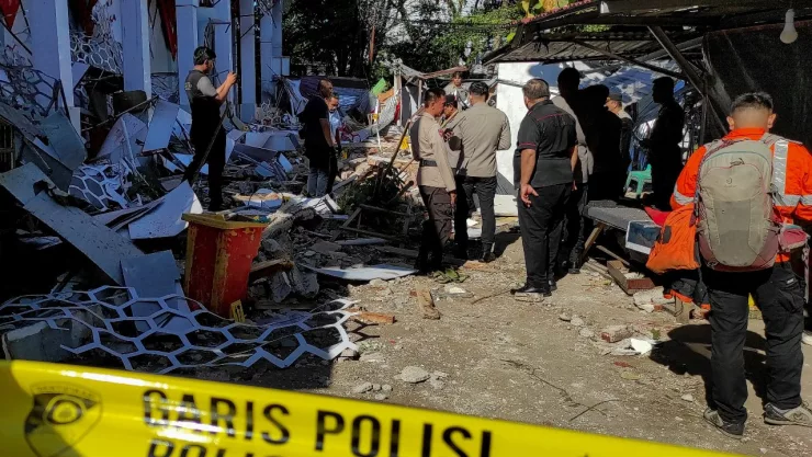 Foot de escombros tras terremoto en Indonesia del 2 de abril de 2026.