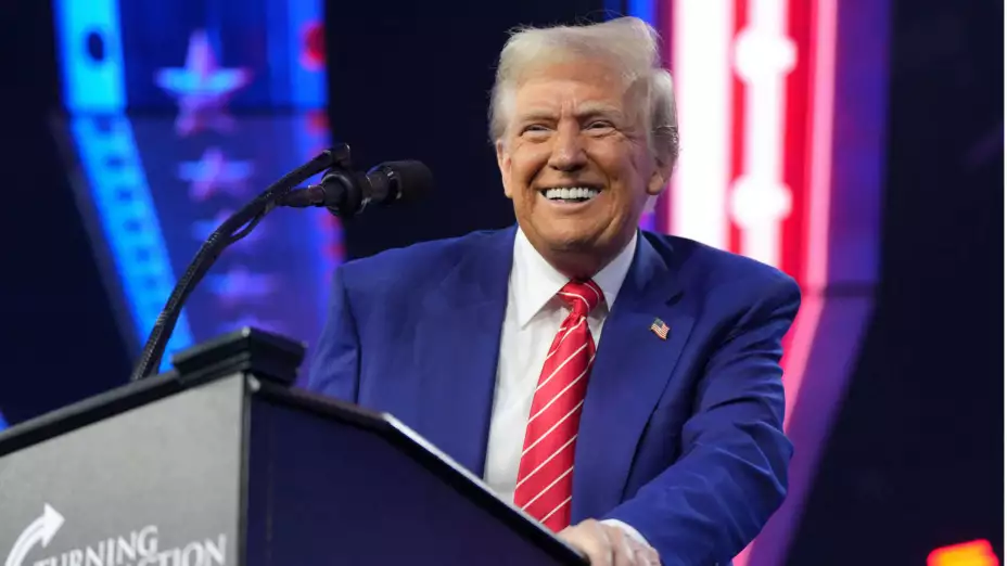 Donald trump habla en el evento AmericaFest.