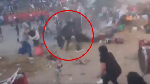 Toro se escapa durante corrida en Perú y deja 30 heridos.