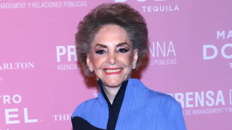 ¿Quién es el hombre que besó a Doña Cuquita, viuda de Vicente Fernández, durante un concierto?