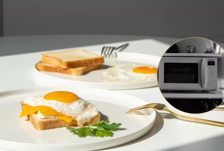 Así puedes cocinar huevos fritos en el microondas.