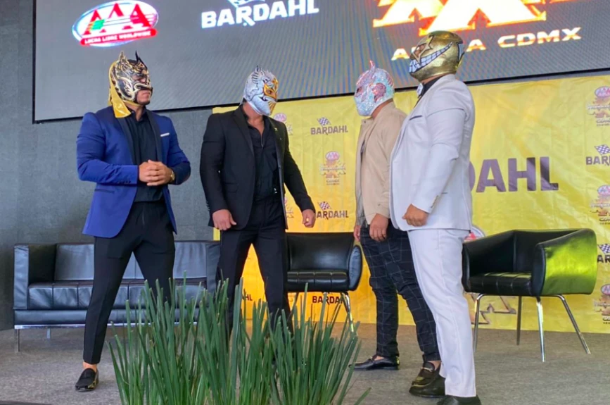 Lucha Libre AAA Triplemanía XXX cartel completo