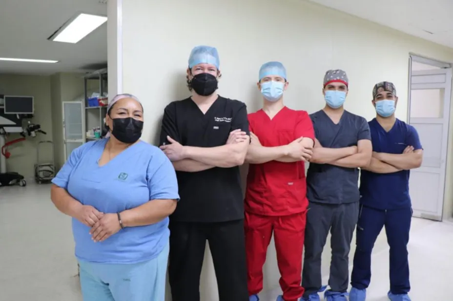 Cuerpo médico reimplantan dedo a niño IMSS.jpg
