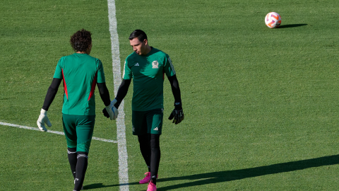 Luis Ángel Malagón y Guillermo Ochoa, porteros de la Selección Mexicana