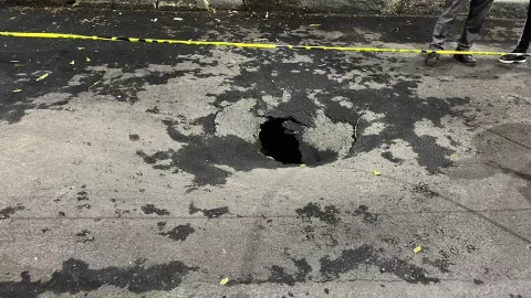 En la madrugada acordonaron un socavón en la alcaldía Tláhuac