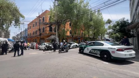 Balacera en Tepito: Hombre dispara contra oficiales y termina baleado