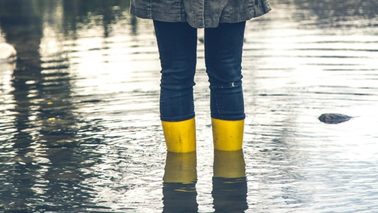 Más de mil familias damnificadas por el desbordamiento de un río en Meta, Colombia.