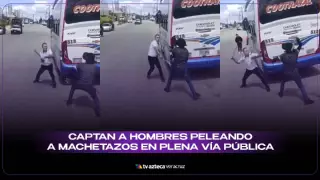 ¡A machetazos! Captan a hombres peleando en plena vía pública