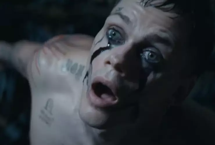 Mira el primer tráiler del remake de ‘El cuervo’ con Bill Skarsgård