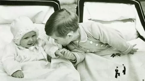 La relación entre la princesa Ana y el rey Carlos es muy cálida, pues siempre han demostrado su unión en momentos difíciles