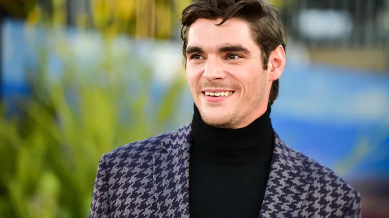 ¿RJ Mitte fue FORZADO a elegir entre su mamá y su prometida? Revelan INQUIETANTES detalles tras la muerte del actor de Breaking Bad
