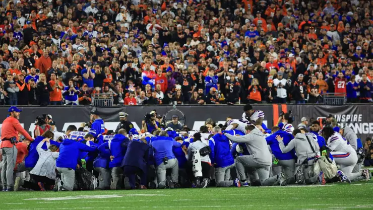 NFL pospone juego entre Bills vs Bengals, tras colapso de Damar Hamlin.jpg