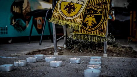 Muere aficionado durante previa del partidos entre AEK vs Dinamo Zagreb.