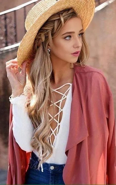 11 ideas de peinados con sombrero para mujer que se verán coquette, pero a la vez muy elegante