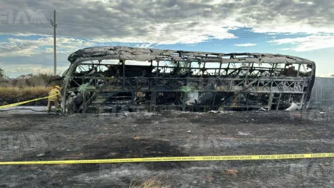 Así terminó el autobús tras accidente en Maxipista Mazatlán-Culiacán