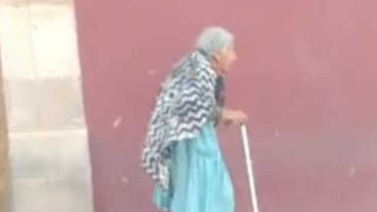 Denuncia a mujer de la tercera edad en estado de vulnerabilidad.