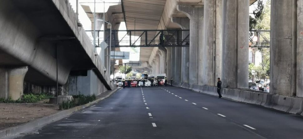 Triquis bloquean Periférico Sur