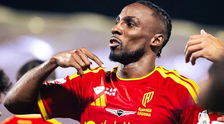 Sin explicaciones: Julián Quiñones NO FUE CONVOCADO para el partido del Al-Qadsiah