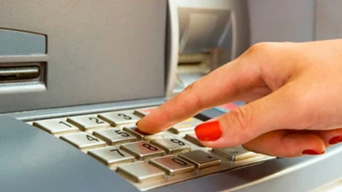 Todo cajero automático porta una cámara de seguridad al frente