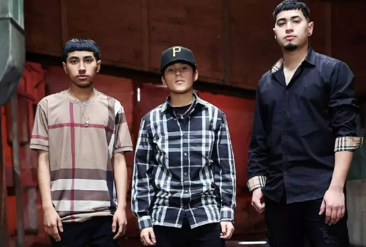 Yahritza y su Esencia da entrevista en inglés y le llueven críticas