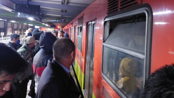 Línea 3 del Metro CDMX presenta retrasos