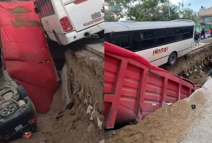 Se forma gran socavón en Jalisco, un auto y dos camiones caen.