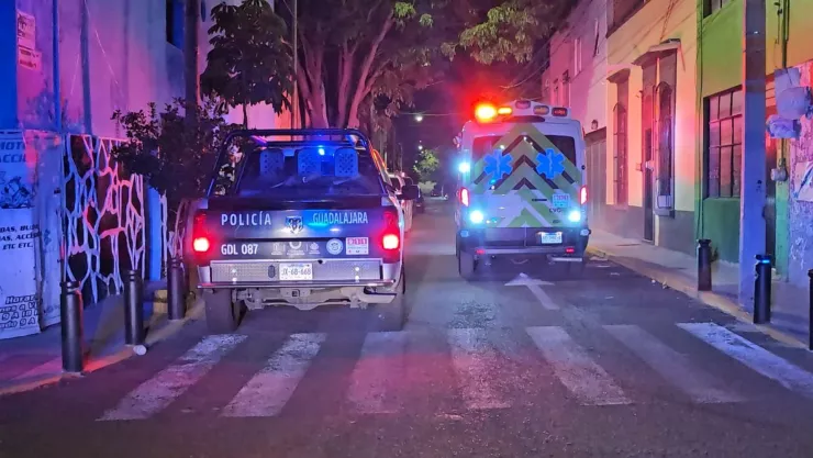 ¡Movilización policiaca en Guadalajara! Hombre es golpeado y robado por presunta sexoservidora en la colonia Reforma