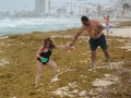 Alerta máxima en la Costa Maya de Quintana Roo: Playas de Mahahual y Xcalak invadidas de Sargazo; más de 3 mil toneladas afectan al turismo y la vida marina.