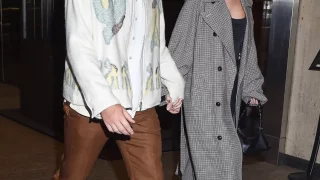 Captan a Taylor Swift y Travis Kelce tomados de la mano en Nueva York; estuvieron en el programa SNL