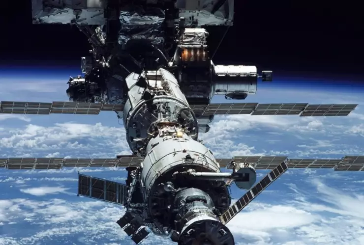 Astronautas, paneles solares, video.jpg