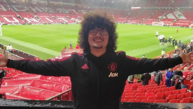 Fan del Manchester United lleva un año sin cortarse el cabello por culpa de su equipo