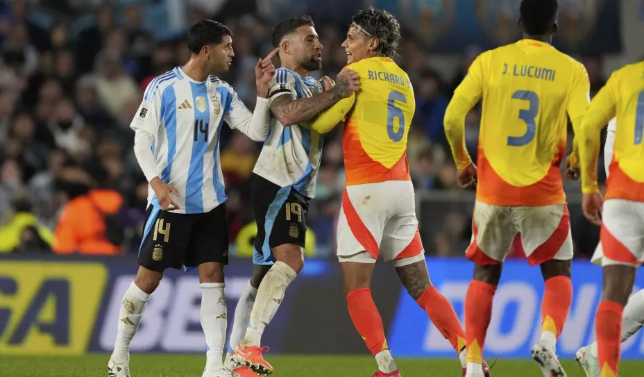 La FIFA multa a Argentina por racismo .jpg
