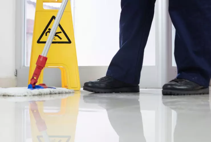 Acusan a conserje escolar de poner orina y heces a la comida de alumnos en Nueva Jersey