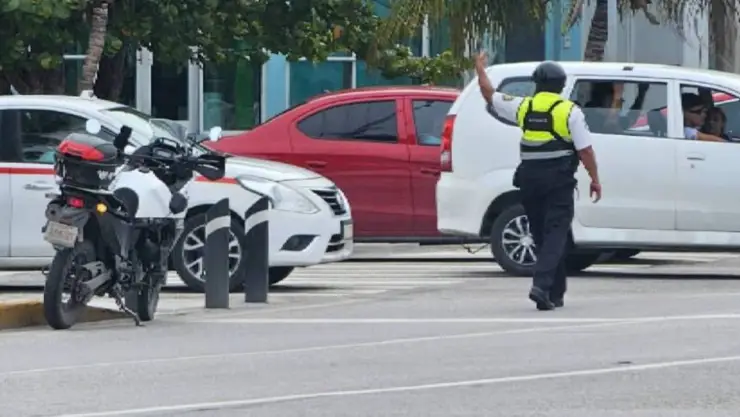 Tráfico por cierres viales en Cancún HOY 2 de octubre.jpg