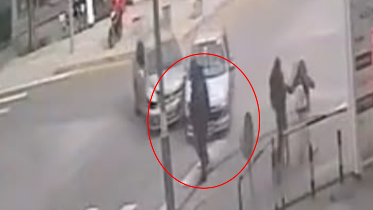 Mujer atropella a padre e hijo