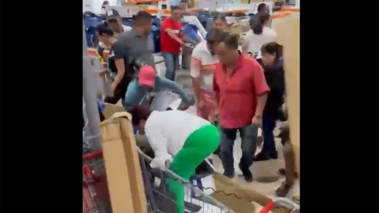 VIDEO-Se-desata-pelea-entre-clientes-por-ventiladores-se-viraliza-en-redes