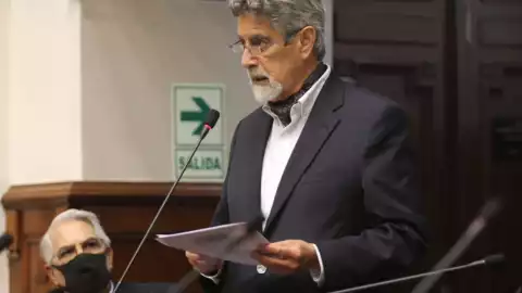 Francisco Sagasti se convierte en el cuarto presidente de Perú en menos de tres años, tras la renuncia de Manuel Merino y la destitución de Vizcarra, además de la dimisión de Pedro Pablo Kuczynski.