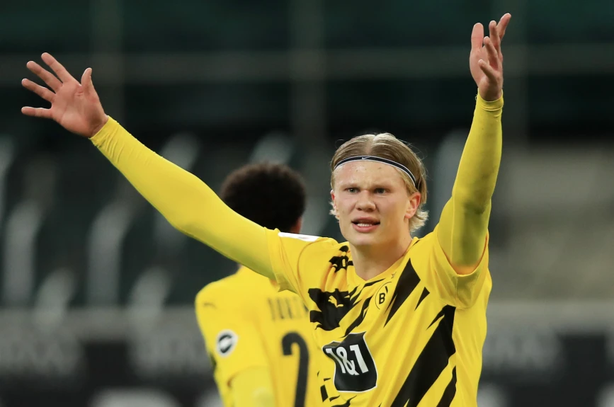 Haaland se destapó con dos golazos ante el Borussia Mönchengladbach