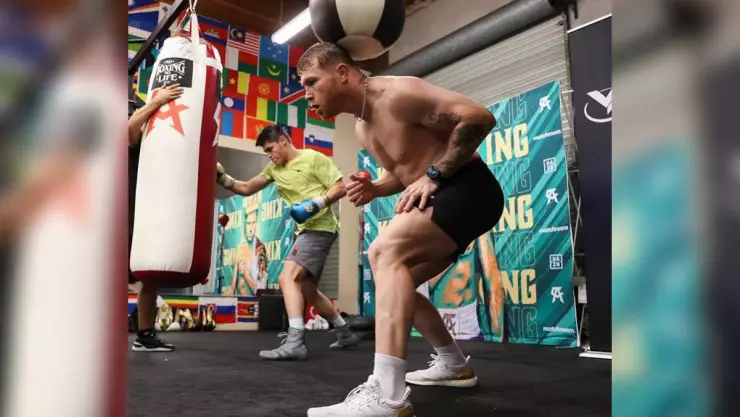 Canelo Álvarez entrena hasta 5 horas diarias