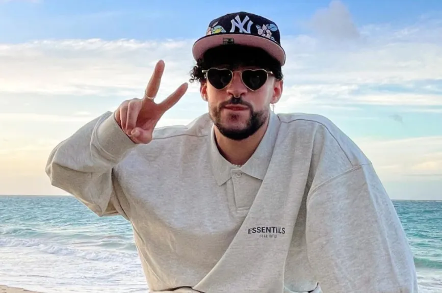 Bad Bunny saludando (2).jpg