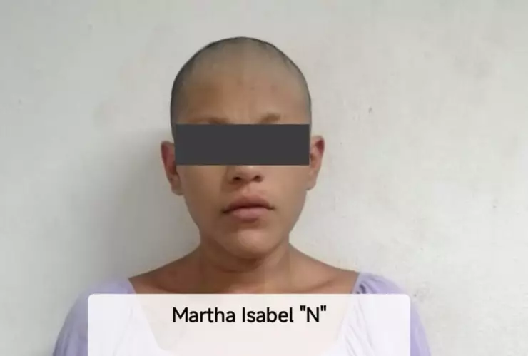 Detienen a mujer que conducía una camioneta robada en Mazatlán. .jpg