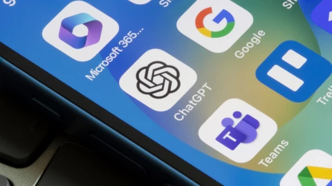 OpenAI est&aacute; preparando un dispositivo que destrone al celular