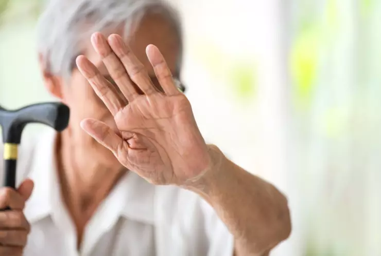 Mujer en problemas con la ley por VIOLENTAR Y HERIR a su madre dentro de su casa en Piedra de Agua