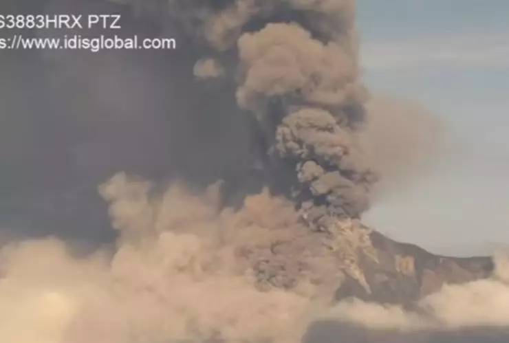 Volcán de Fuego entra en erupción en Guatemala